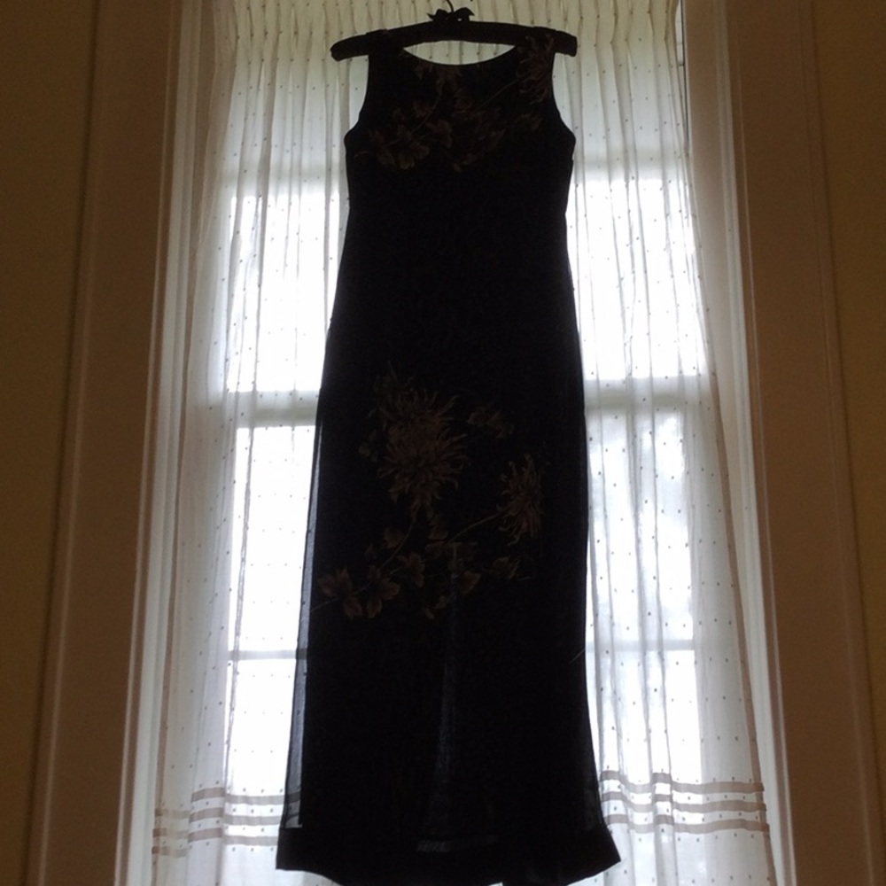 Sleeveless black dress